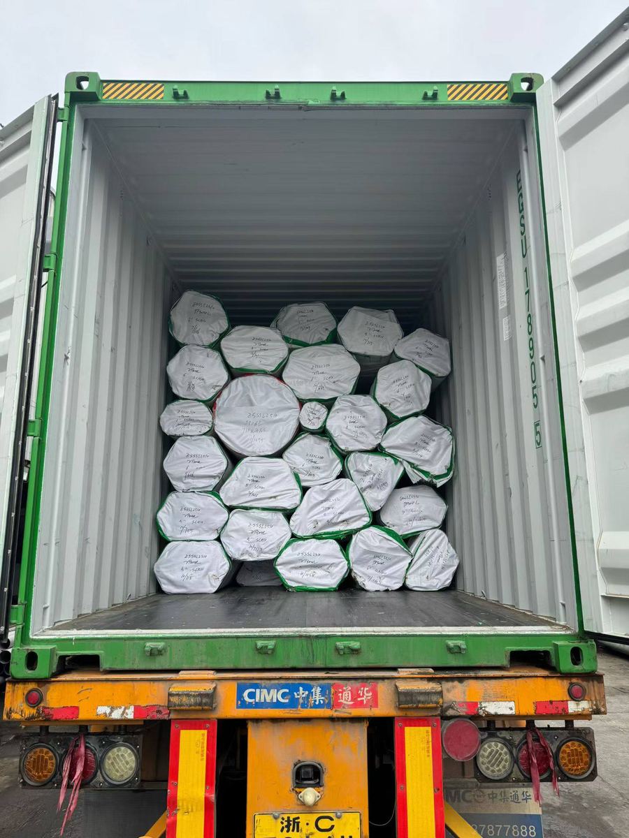 Steel pipe packed and loaded into export container